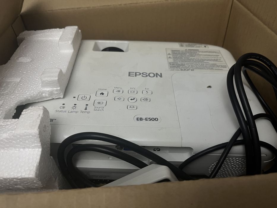 Проектор EB-E500 multimedia projector и LED экран 3метра. 20см