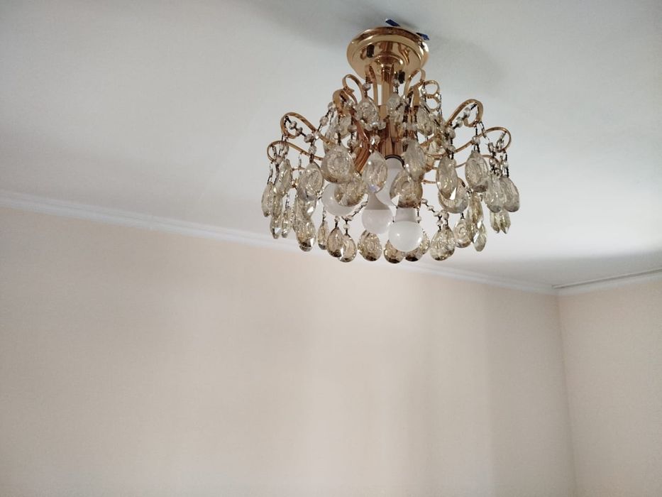 Продам диван и люстру