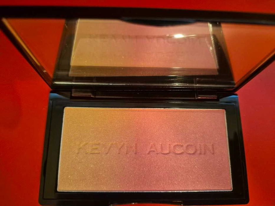 Kevyn Aucoin пресован руж в цвят ROSE CLIFF, нов