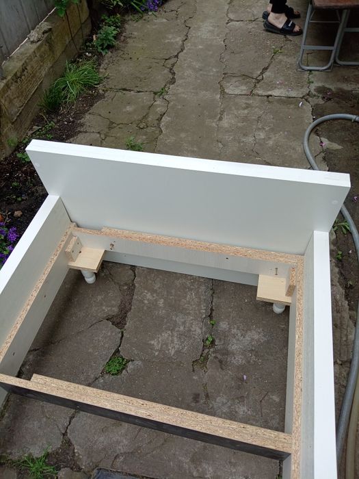 Cadru pat nou cu mici defectiuni