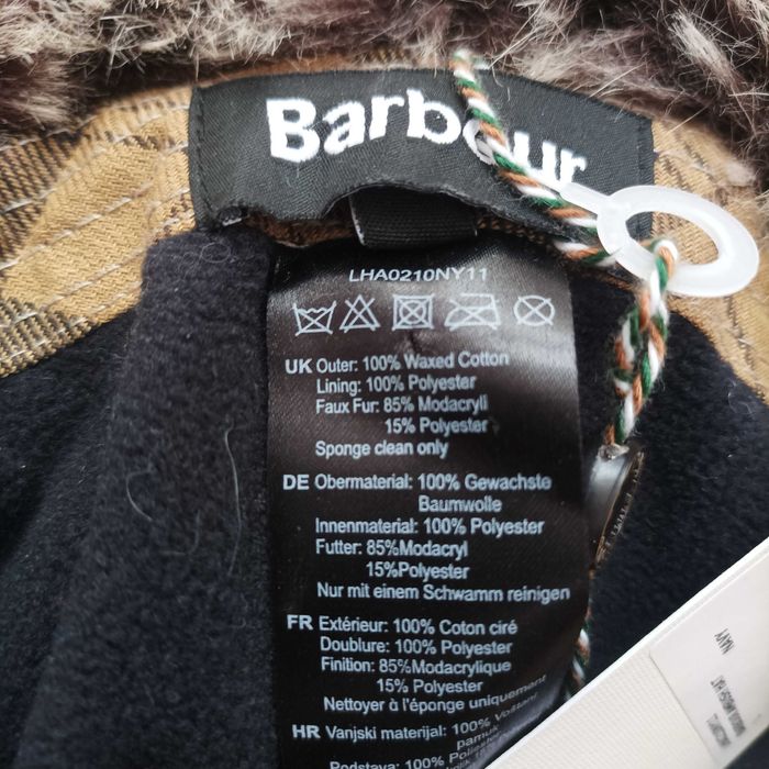 Barbour/Ugg дамска шапка и ръкавици