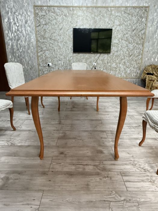 Продам стол с 6 стульями