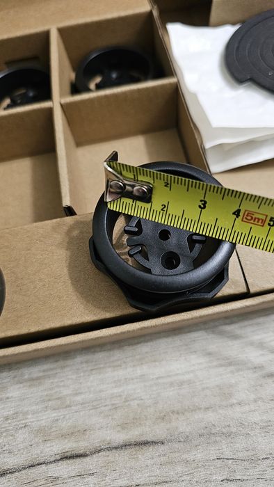Set de 2 kit-uri pentru instalare tweetere (difuzoare)auto - noi în ambalajul original.