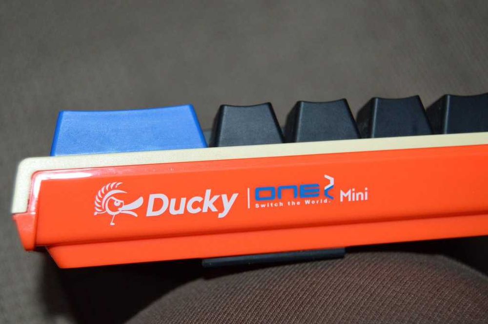 Tastatură Mecanică Gaming Ducky One 2 Mini (Format 60%, Switch-uri Cherry MX Blue, RGB, Cablu USB-C)