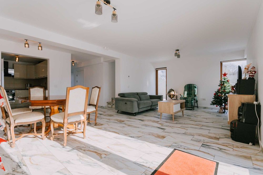 Casa cocheta cu priveliste simpatica