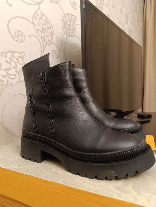 Ботинки женские продаю