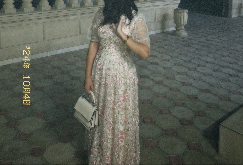 нежное женское платье