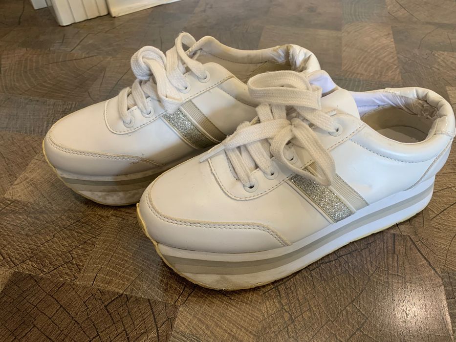 Кроссовки Stradivarius