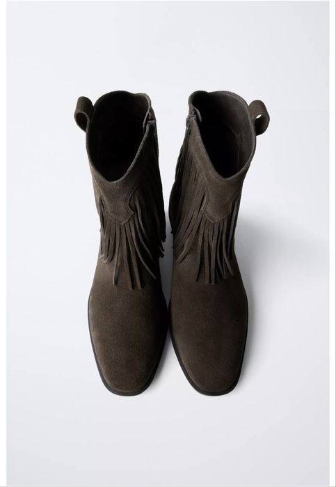 Срочно Продам ботинку в ковбойском стиле