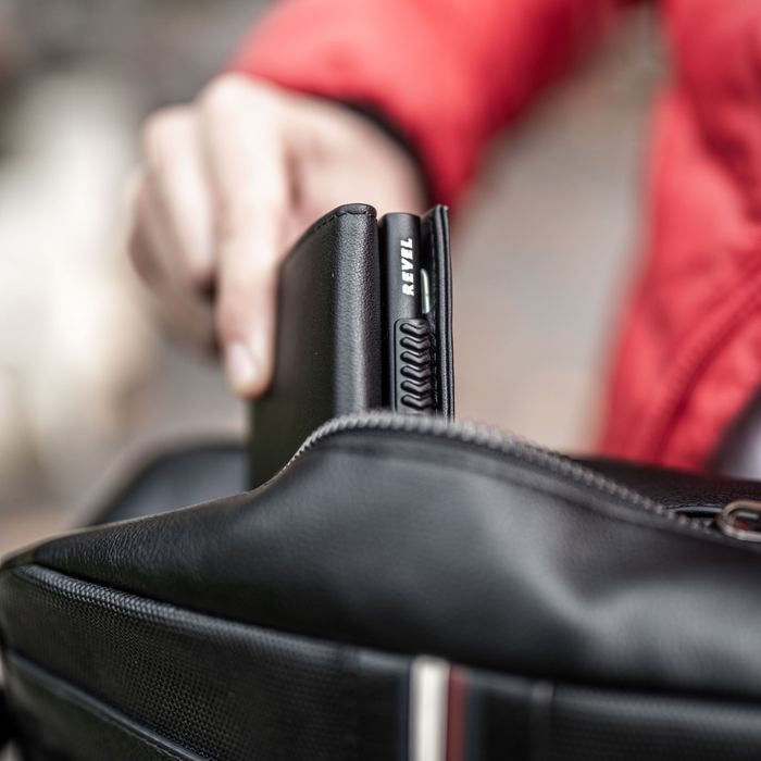 Кожен портфейл Revel с RFID защита
