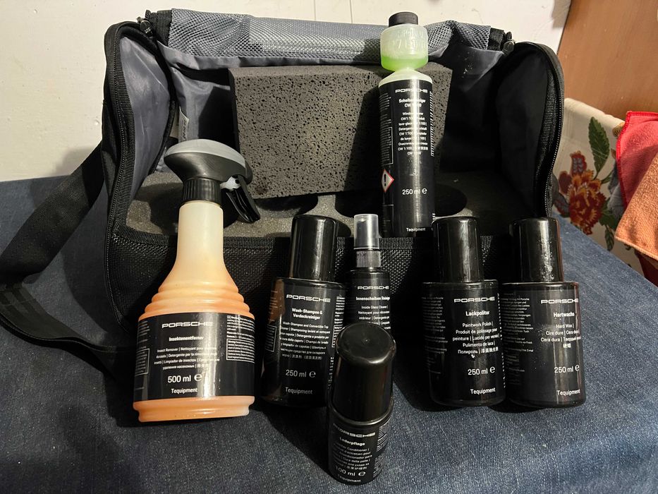 Geanta Set solutii pentru intretinere si cosmetizare originala Porsche