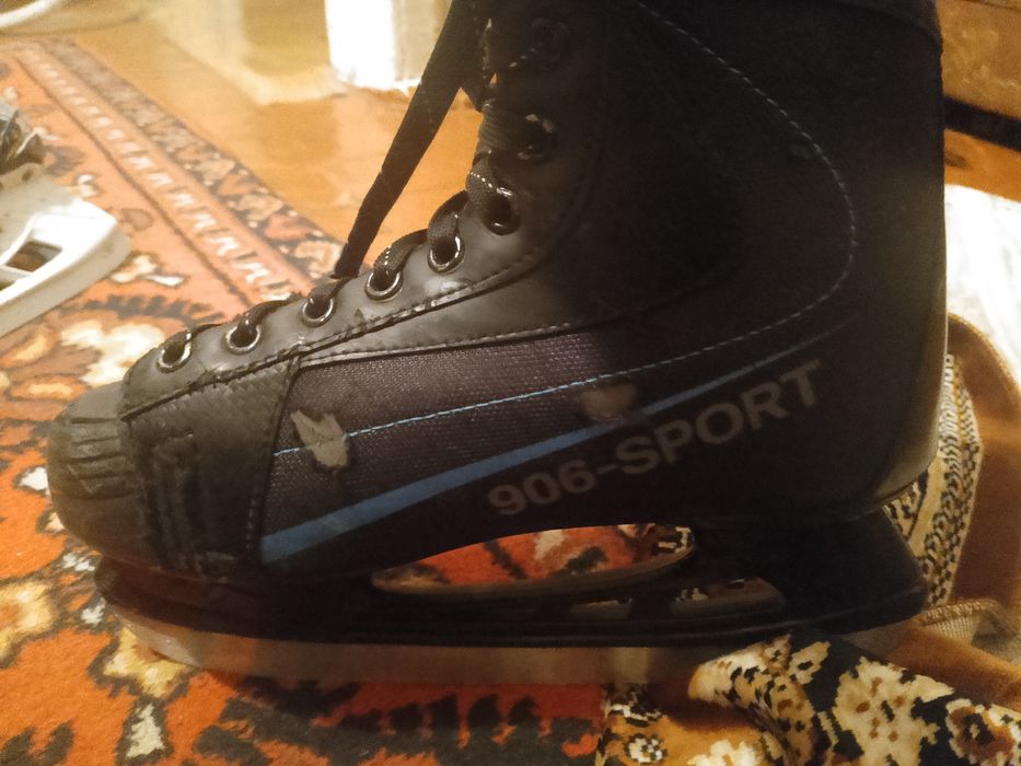 Коньки хоккейные