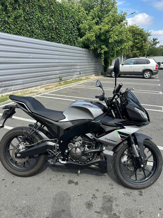 Motocicleta Aprilia Tuono 125 cc