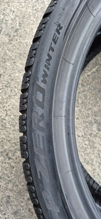 2 anvelope iarna Pirelli 315/30/21.Pretul este pe bucata