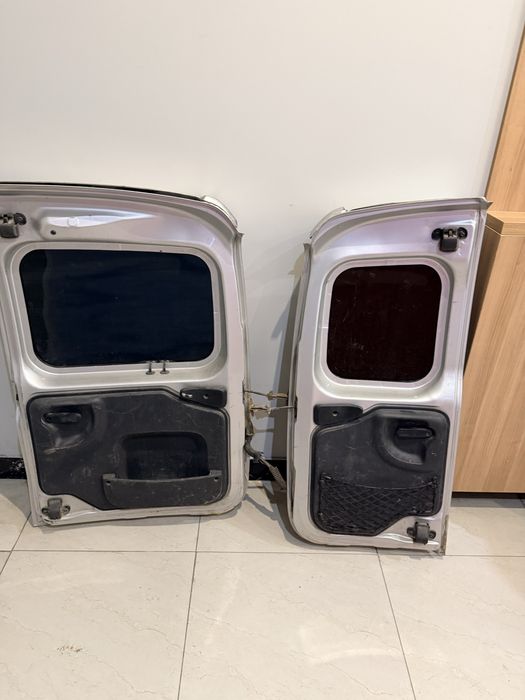 Продам двери на Ларгус оригинал