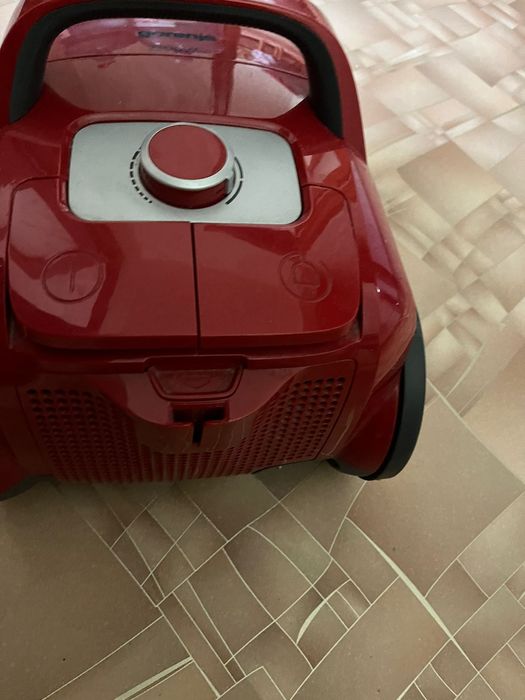 Пылесос Gorenje (красный)