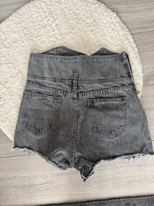 Pantaloni scurti marimea M