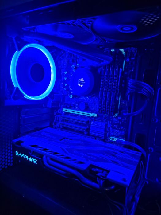 Vând PC gaming  cu răcire