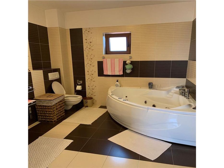 Casa 6 dormitoare l 500 MP l  3 Bai l Garaj l Zona Cetatuie