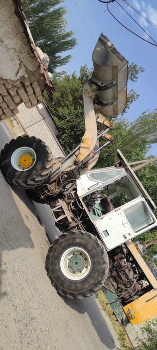 Pogruzchik t150 traktor