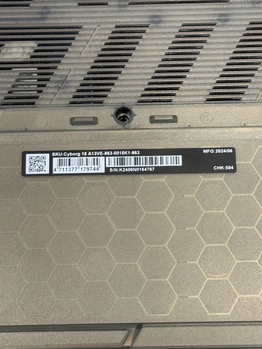 Продавам нов лаптоп MSI Cyborg 15 A13V