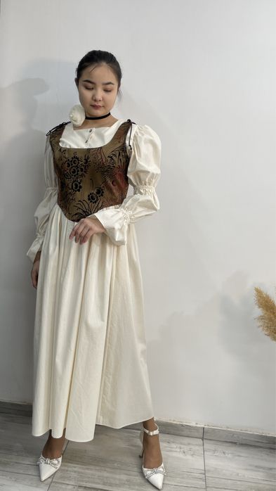 Корсет, көйлек сатылады