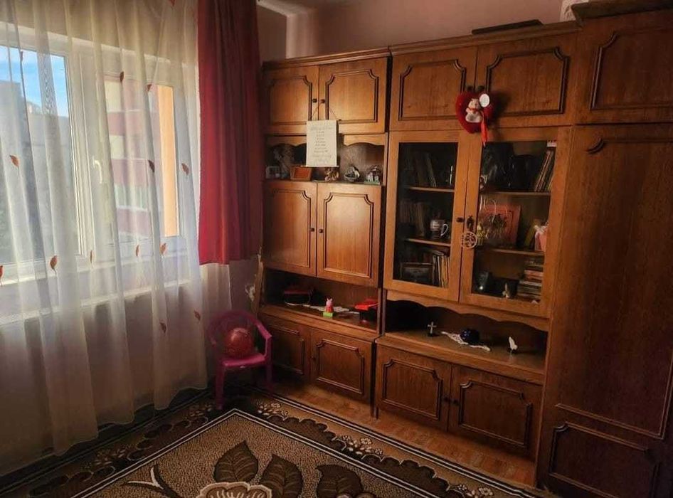 Apartament de închiriat - 2 camere decomandate, zonă liniștită, Bradet