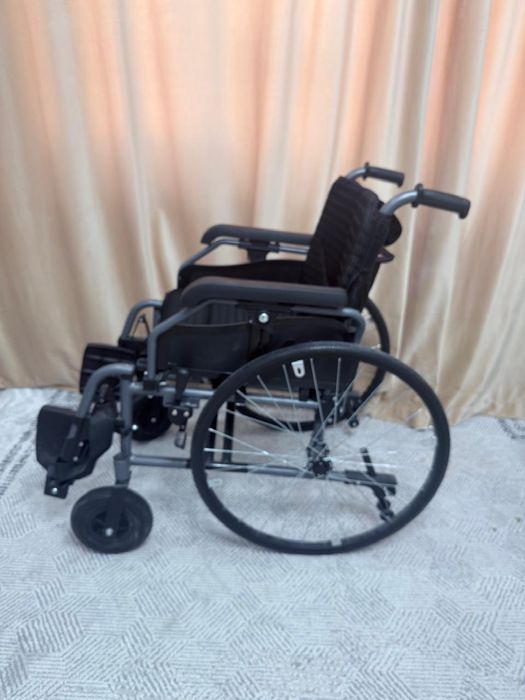 Продам инволидную коляску новая