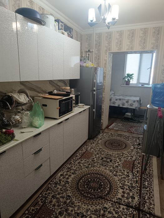 Дом сотилади Тош шахар Сергели туман 4 этажли дом 3 кават халати яхши