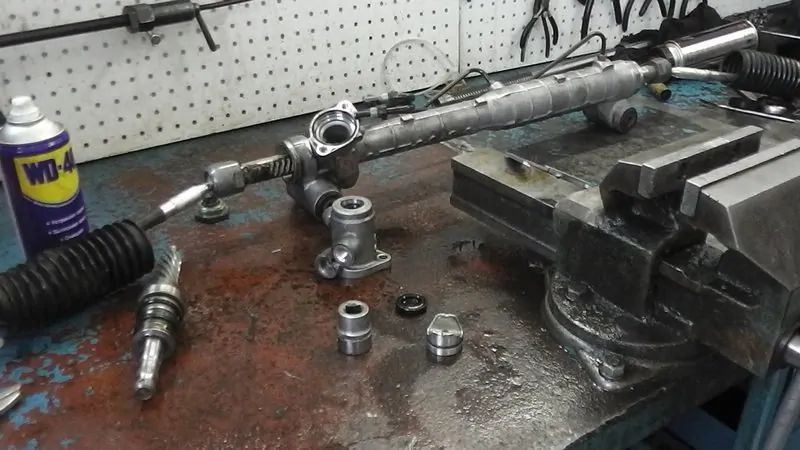 Ремонт и замена рулевой рейки