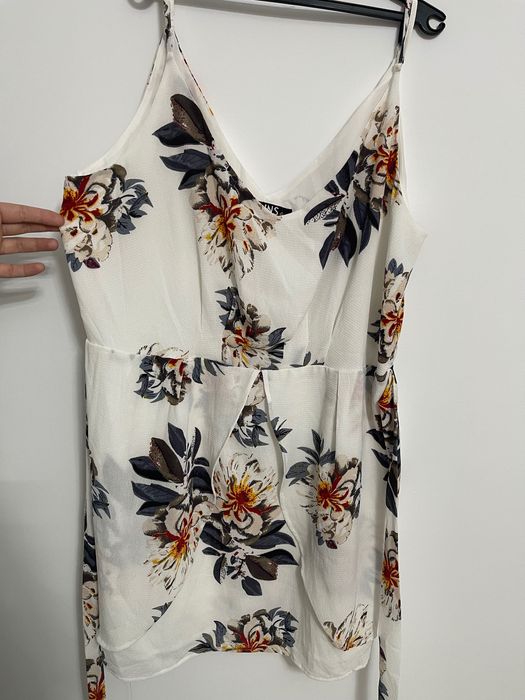 Бяла официална рокля