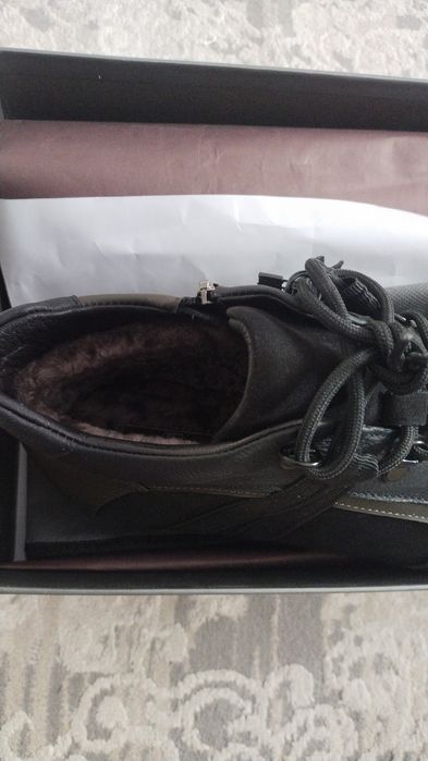 Продаётся кроссовки мужские зима