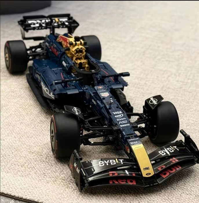 Конструктор лего Формула-1 Red Bull, подарок на Новый год.