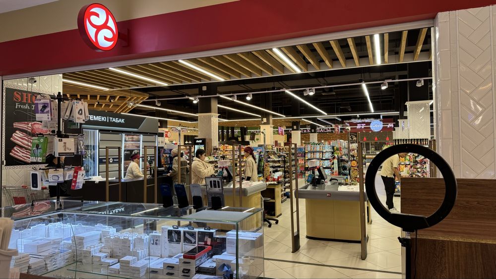 Продам островок сотовых аксессуаров