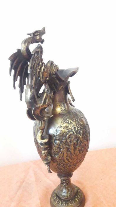 Carafa medievala din bronz masiv