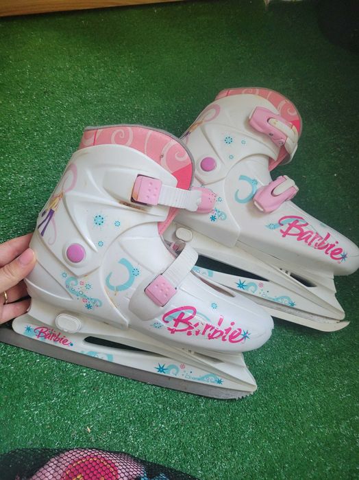 set patine gheata reglabile 34 pana la 37 inclusiv . Culoare roz .