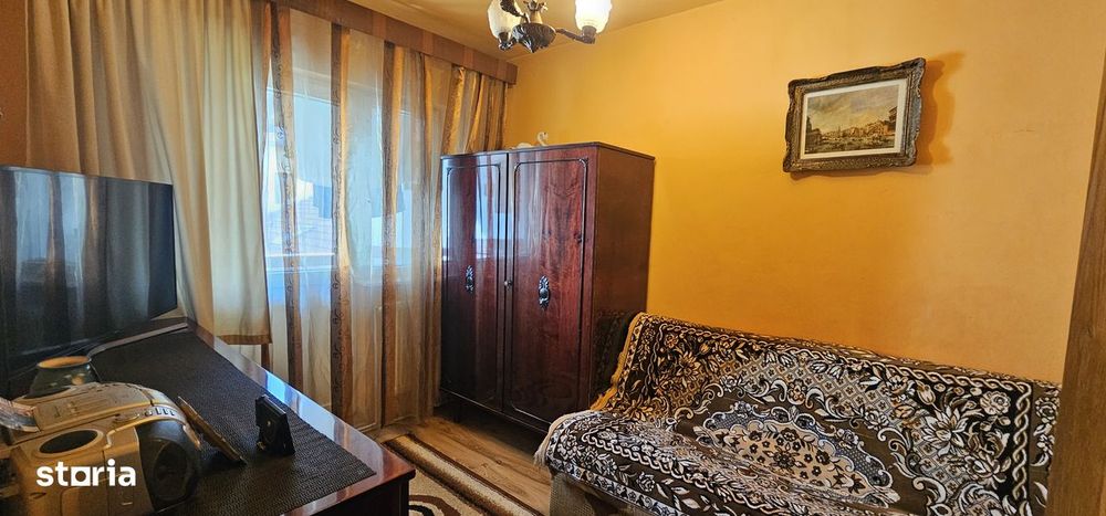 Vandapartament de 3 camere,decomandate ,confort 1 situat pe str.Uzinei
