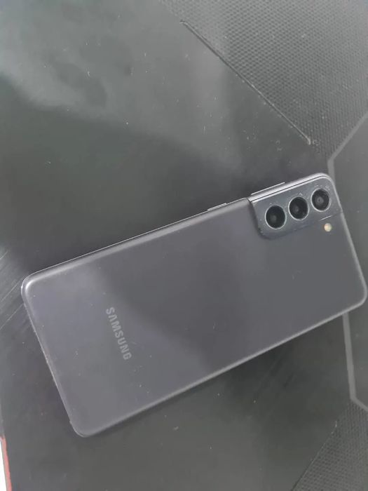 Samsung s 21 и Samsunh s20fe