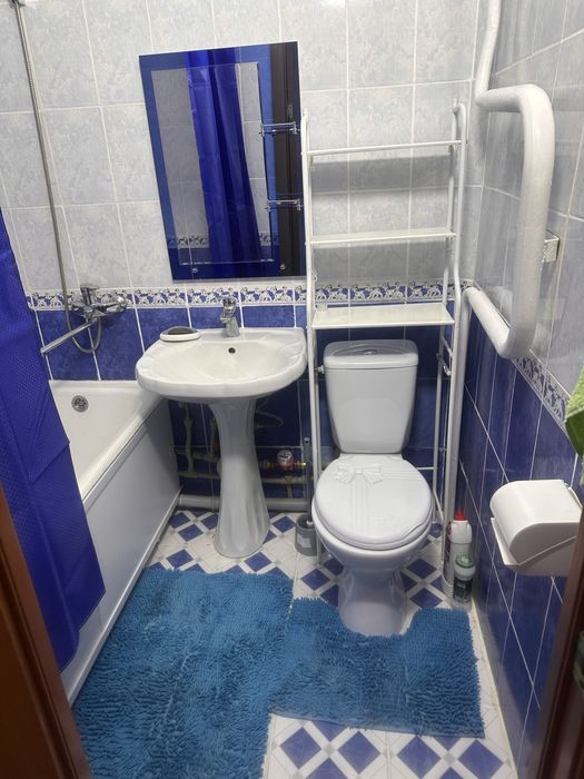 Обмен   2 двухкомнатные квартиры на трехкомнатную в мобиле