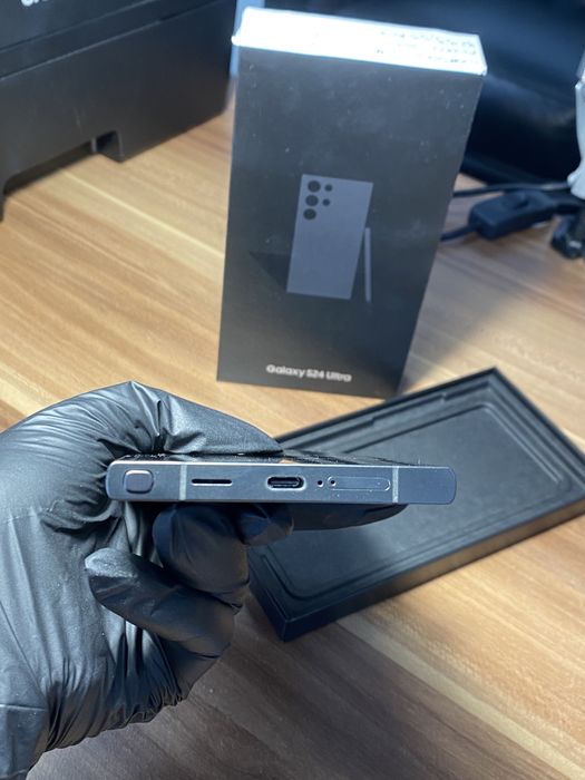 Samsung Galaxy S24 Ultra • 256 GB • Titanium Black