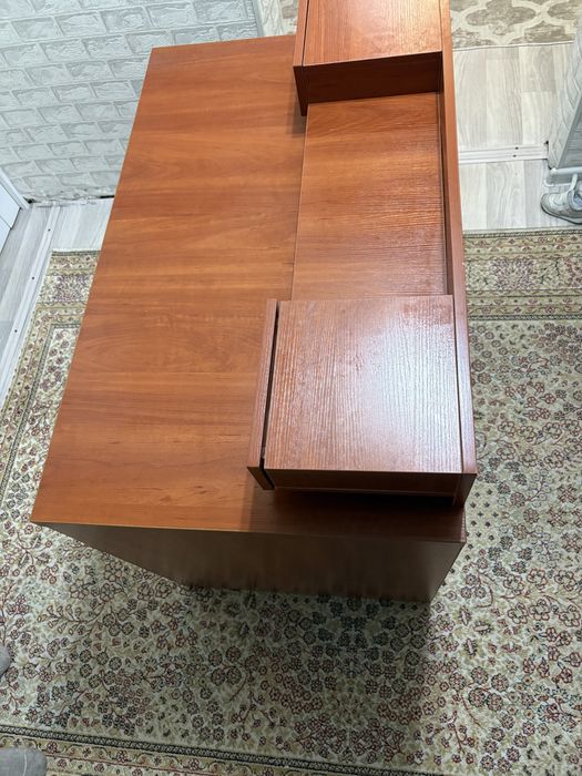 письменный стол.