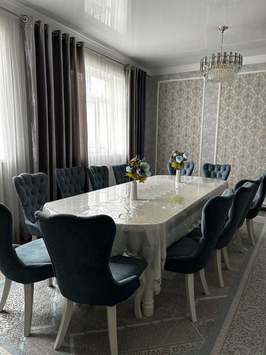 Продам стол и 12 стульев