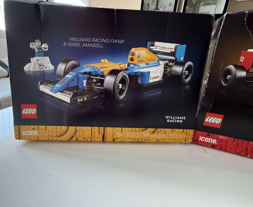 Lego icons 10330 and 10353