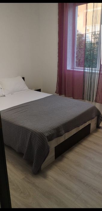Închiriez apartament