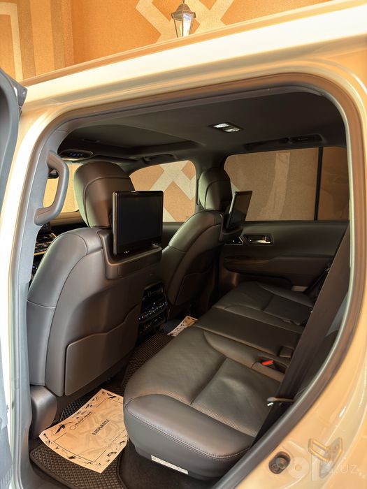 Toyota Land Cruiser 300