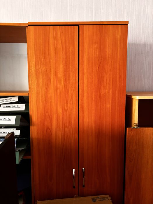 Продам офисную мебель.