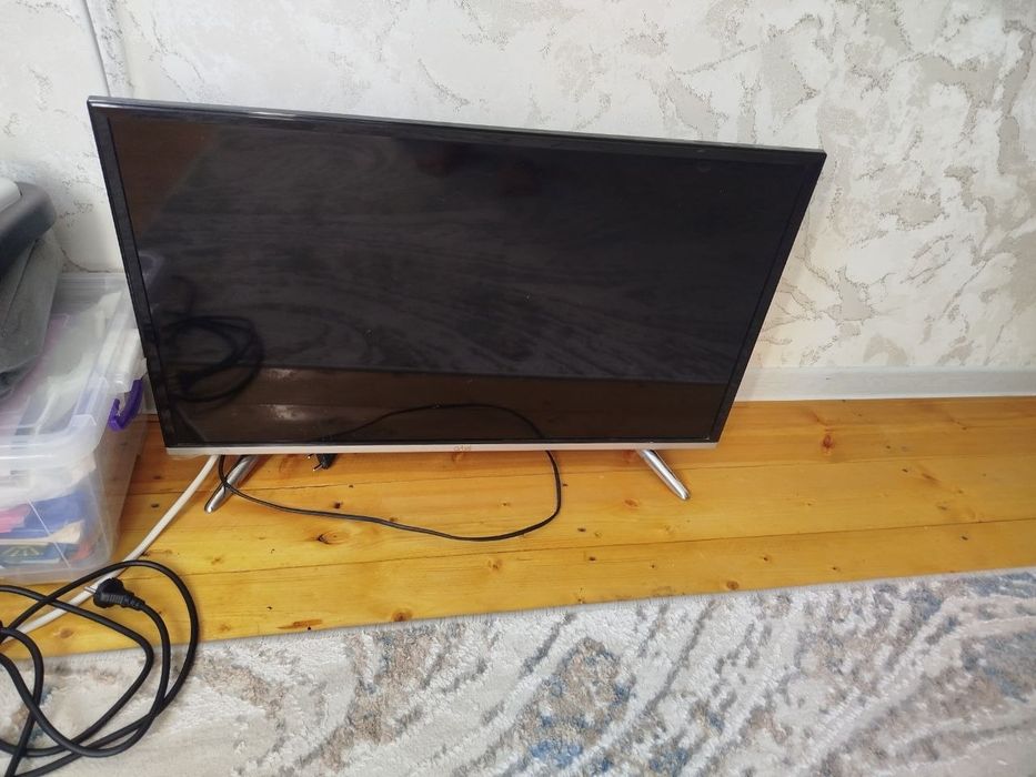 32 telvizor  holati yangi