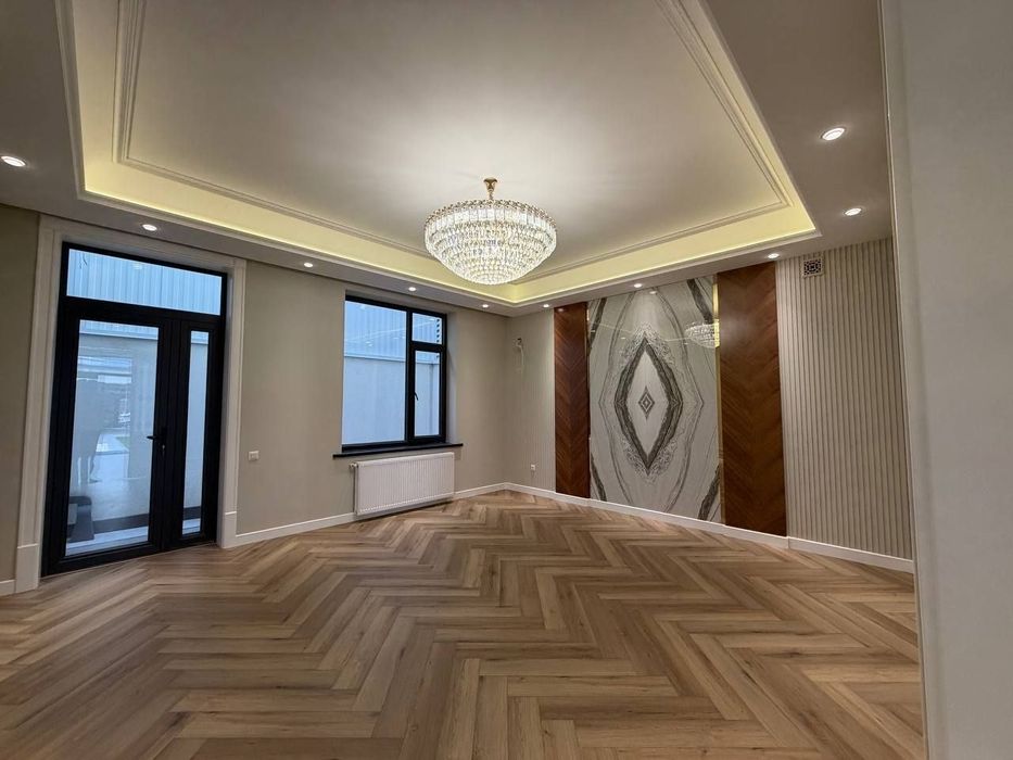 Хувайдо Бу́стон ку́чада 4 сотих 6 хона+ холл