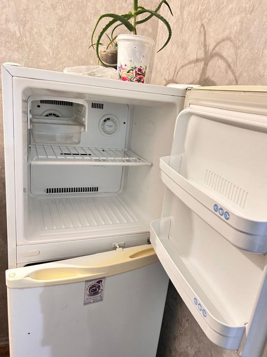 Продаю рабочий холодильник