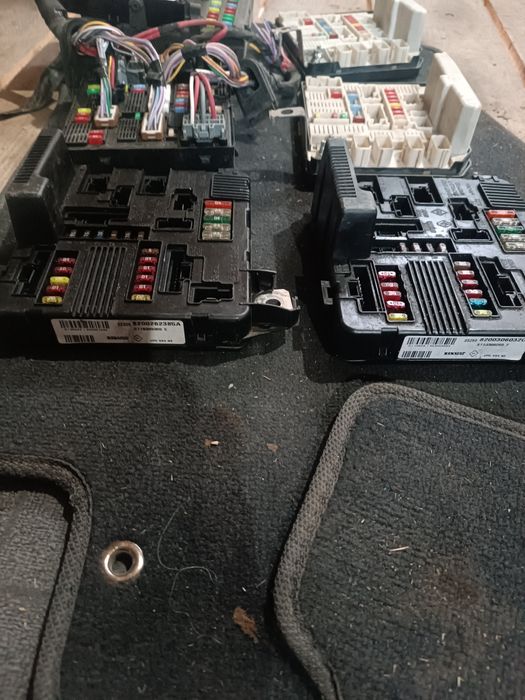UPC UPC tablou siguranțe Megane2 Scenic2 Clio3 Megane3 Fluence Scenic3 Clio3 Koleos Chit pornire UCH blocator volan ECU Clio3 Renault Megane2 Scenic2